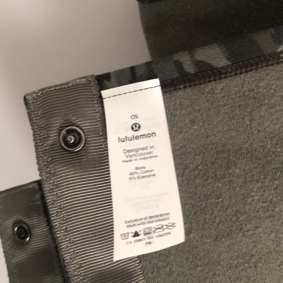 Lululemon customizable snap scarf. - Picture 3 of 5